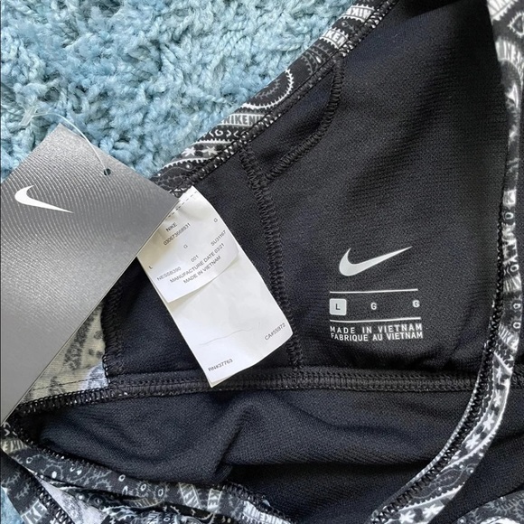 Nike Woman’s One-piece Swimsuit - Picture 6 of 7